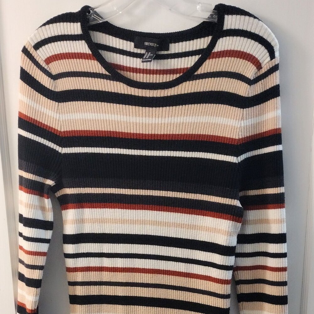 Forever 21 Dress Size 2x Tan, Black, White and Rust Color Long Sleeves Rigged